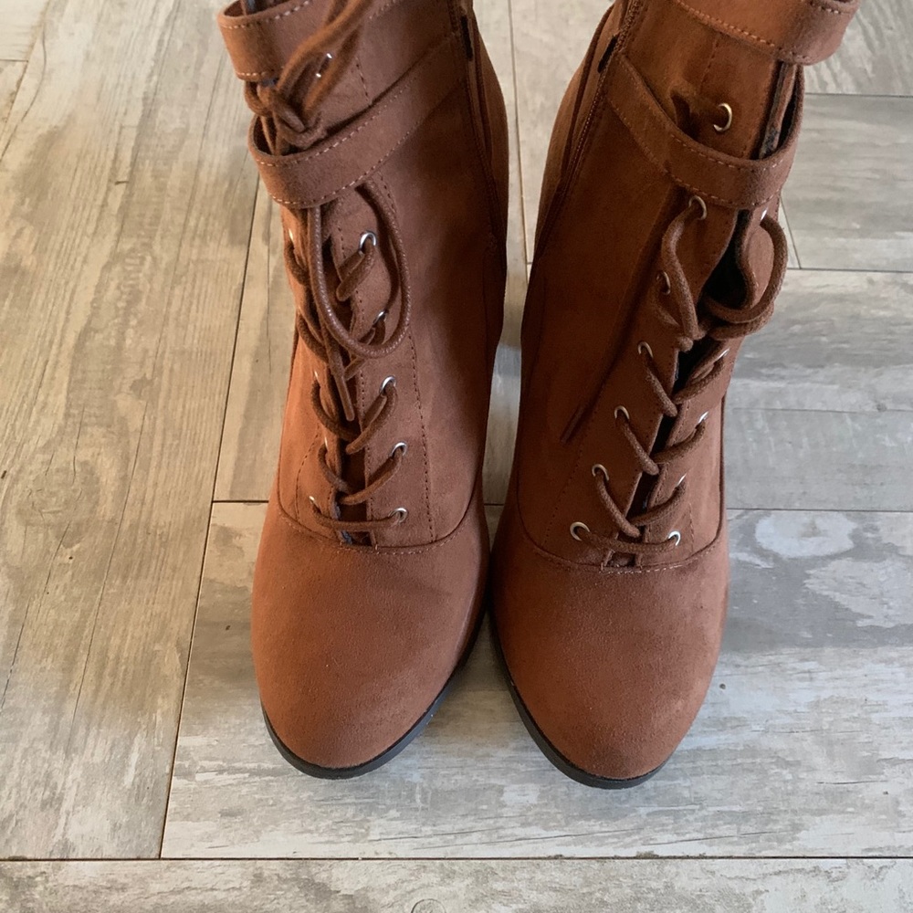 Boots - Picture 3 of 4